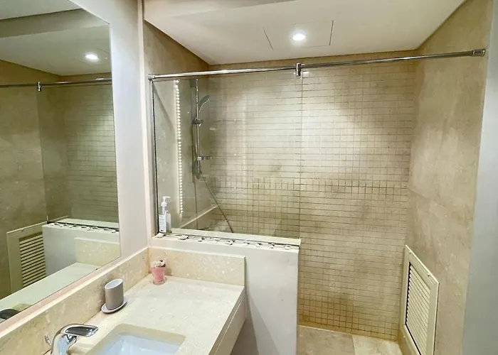 شقة Mangroovy 1-bedroom Sleeps 4-persons, M8-4c-14